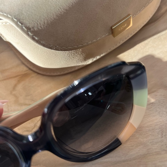 Chloe’ Navy Sunglasses with colorful accent - Picture 6 of 7